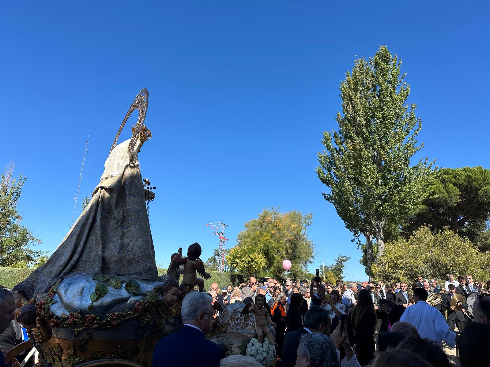 Procesión de la Virgen de las Viñas por el parque de su ermita