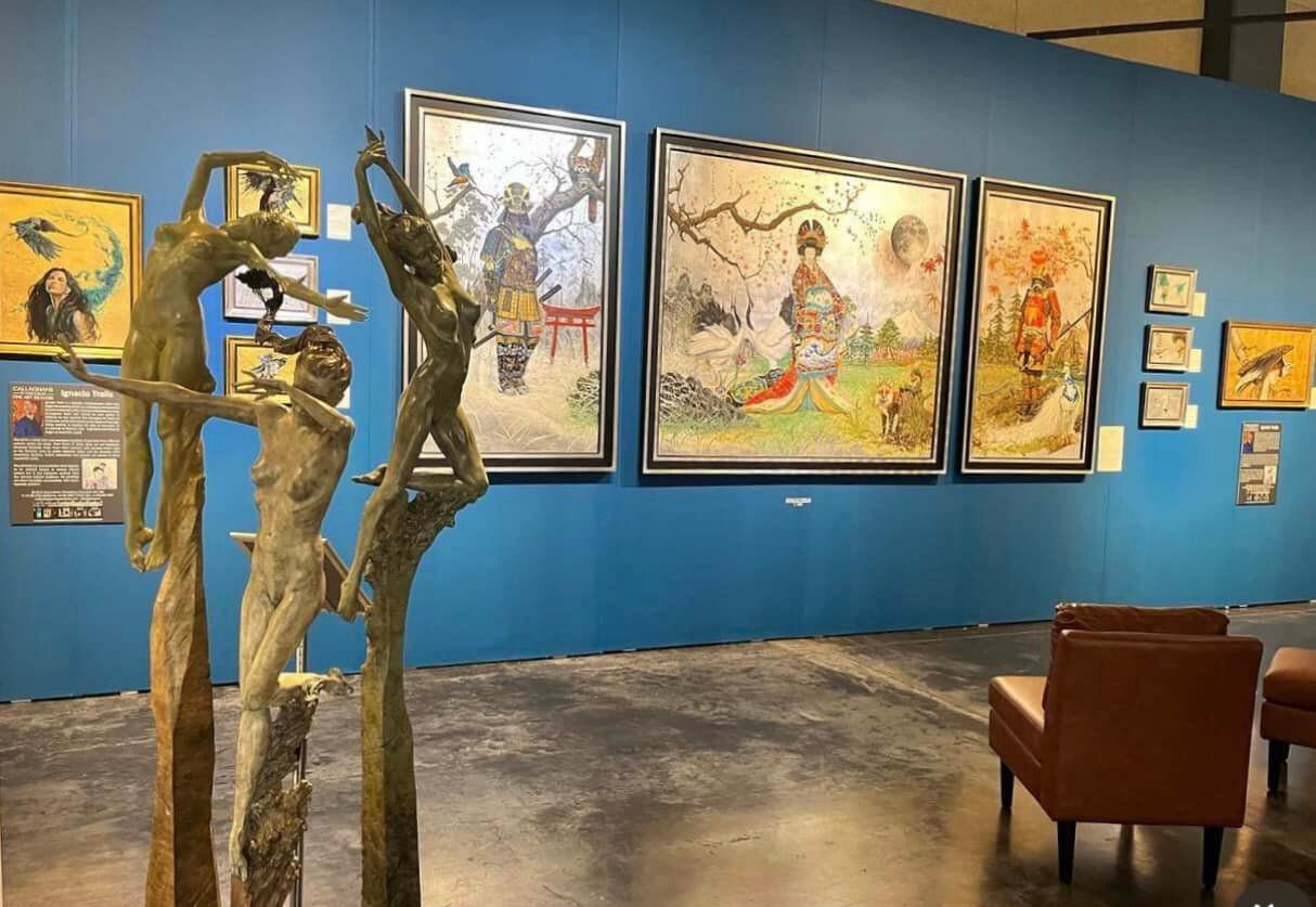 Las obras de Ignacio Trelis, entre ellas "El cantar de Heike", en el área expositiva de Callaghan's Art de la feria Art Palm Beach Fair 2024 celebrada en enero en Florida.