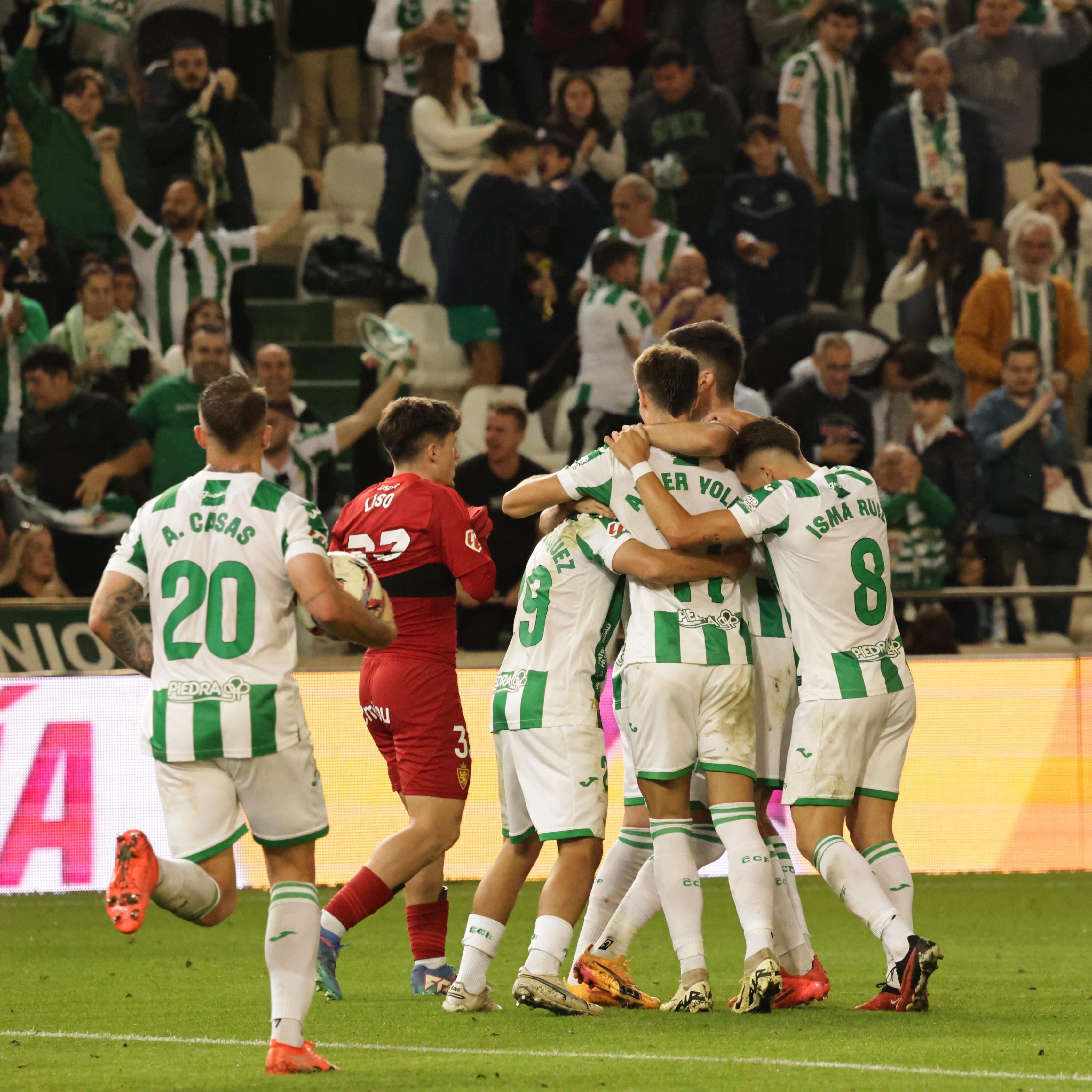 Los jugadores del Córdoba celebran uno de los goles ante el Zaragoza (Prensa CCF)