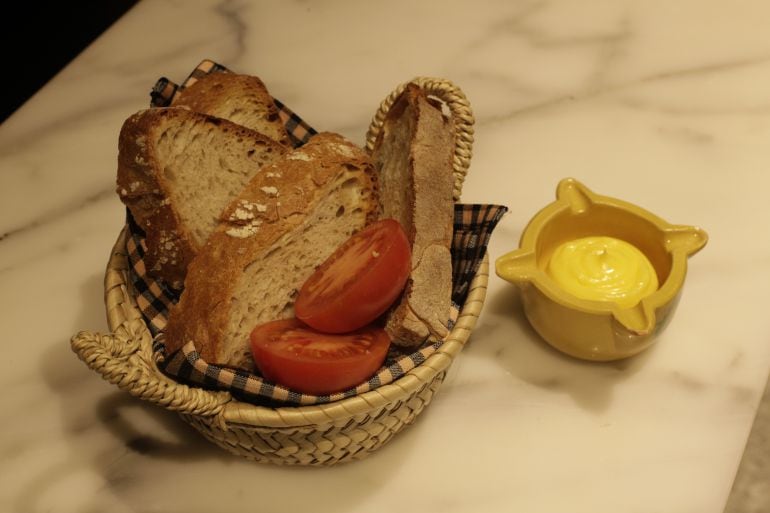 Pan con tomate y &#039;allioli&#039;.