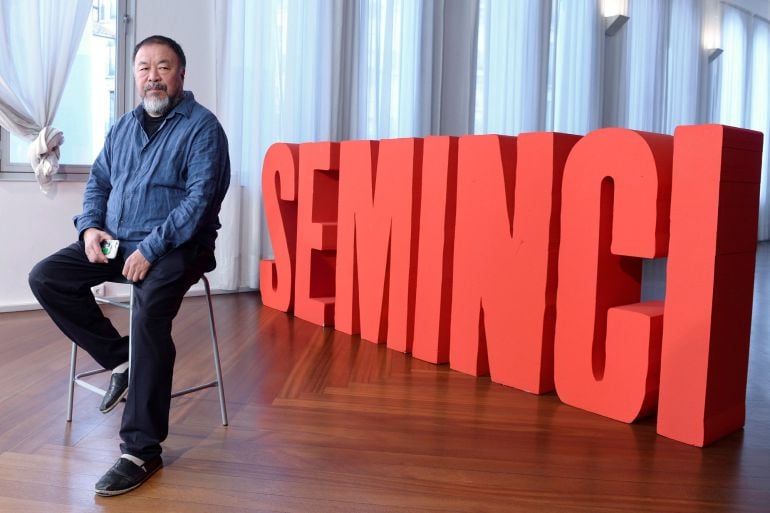 El activista chino Ai Weiwei presenta el documental &quot;Human flow&quot;, una reflexión sobre la actual crisis de los refugiados, que compite dentro de la Sección Oficial de la 62ª Semana Internacional de Cine de Valladolid (Seminci)