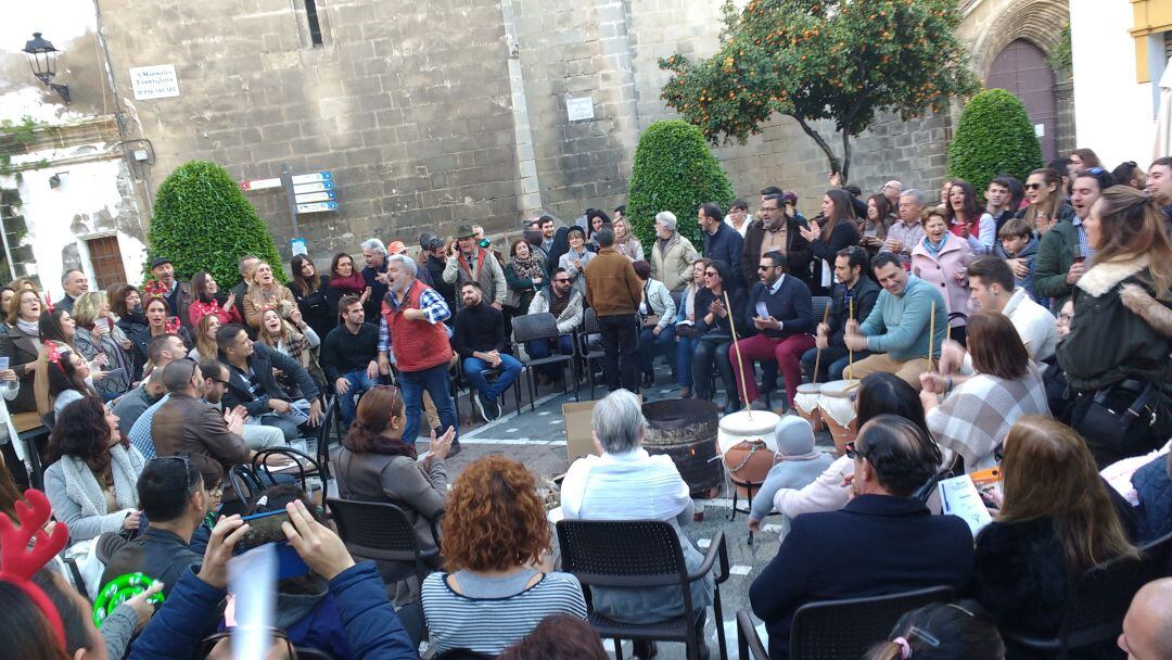 Imagen de una zambomba en el centro de Jerez