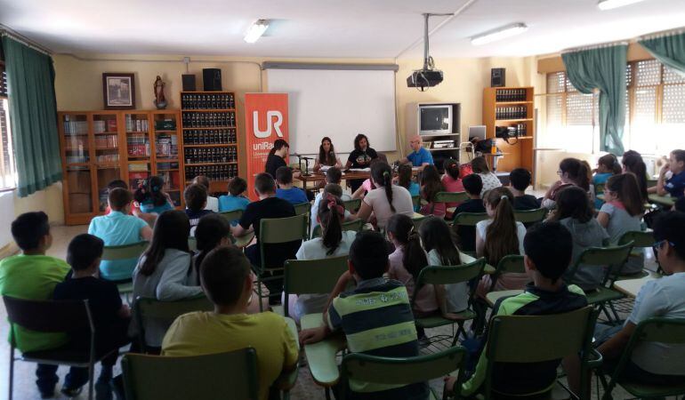 Momento de una de las sesiones del taller desarrollado en el colegio &#039;General Fresneda&#039;