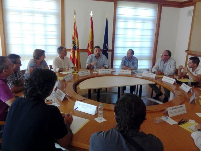 Reunión de el consejero de Vertebración del Territorio y Movilidad con los alcaldes de los municipios del tramo sur de la N-232