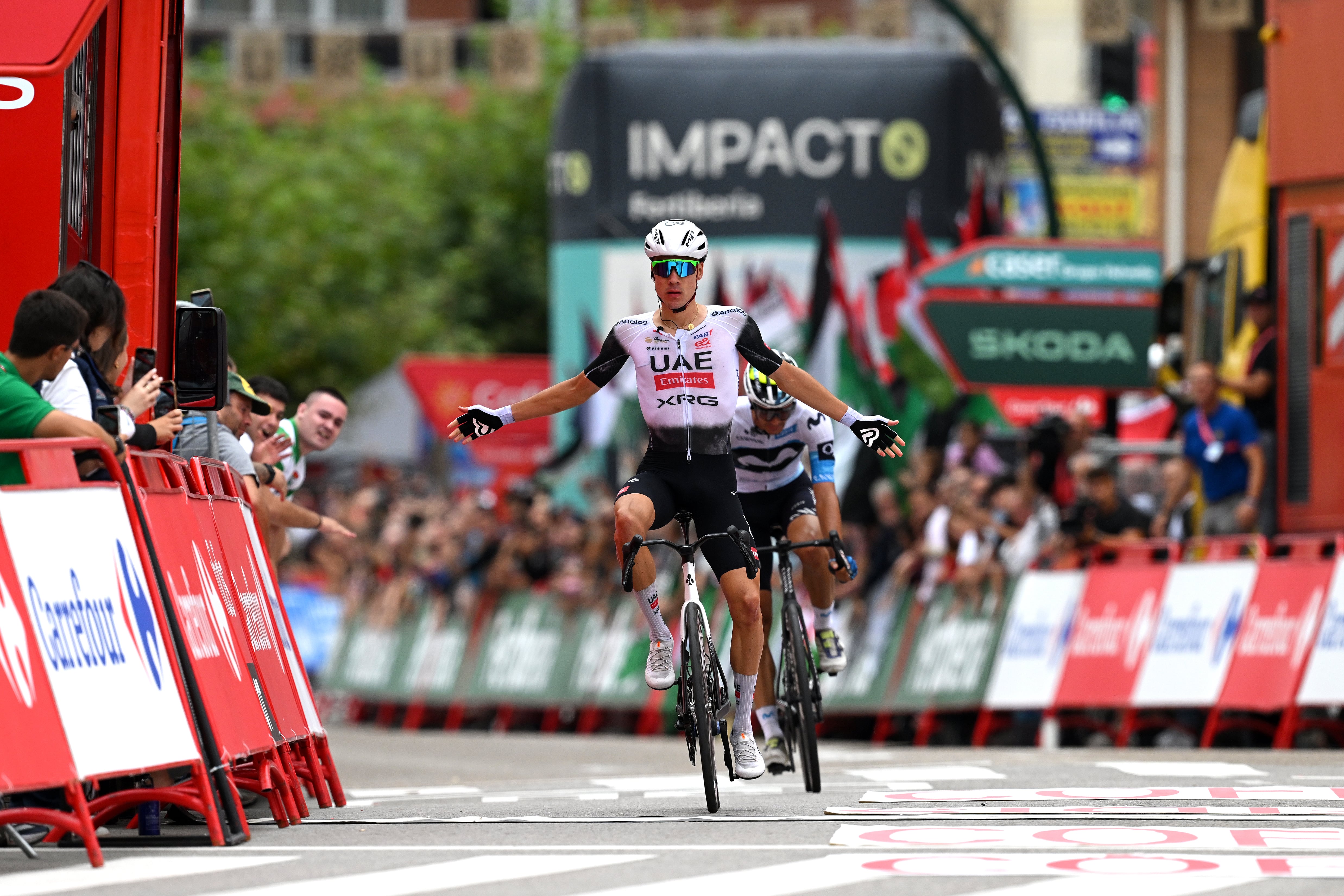 Juan Ayuso gana en Los Corrales de Buelna. (Dario Belingheri/Getty Images)
