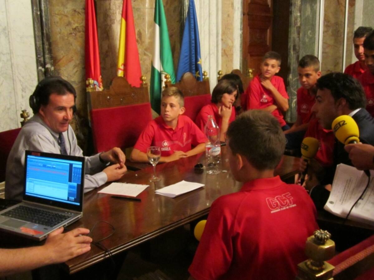 Los niños del Granada pasan por 'El Larguero'