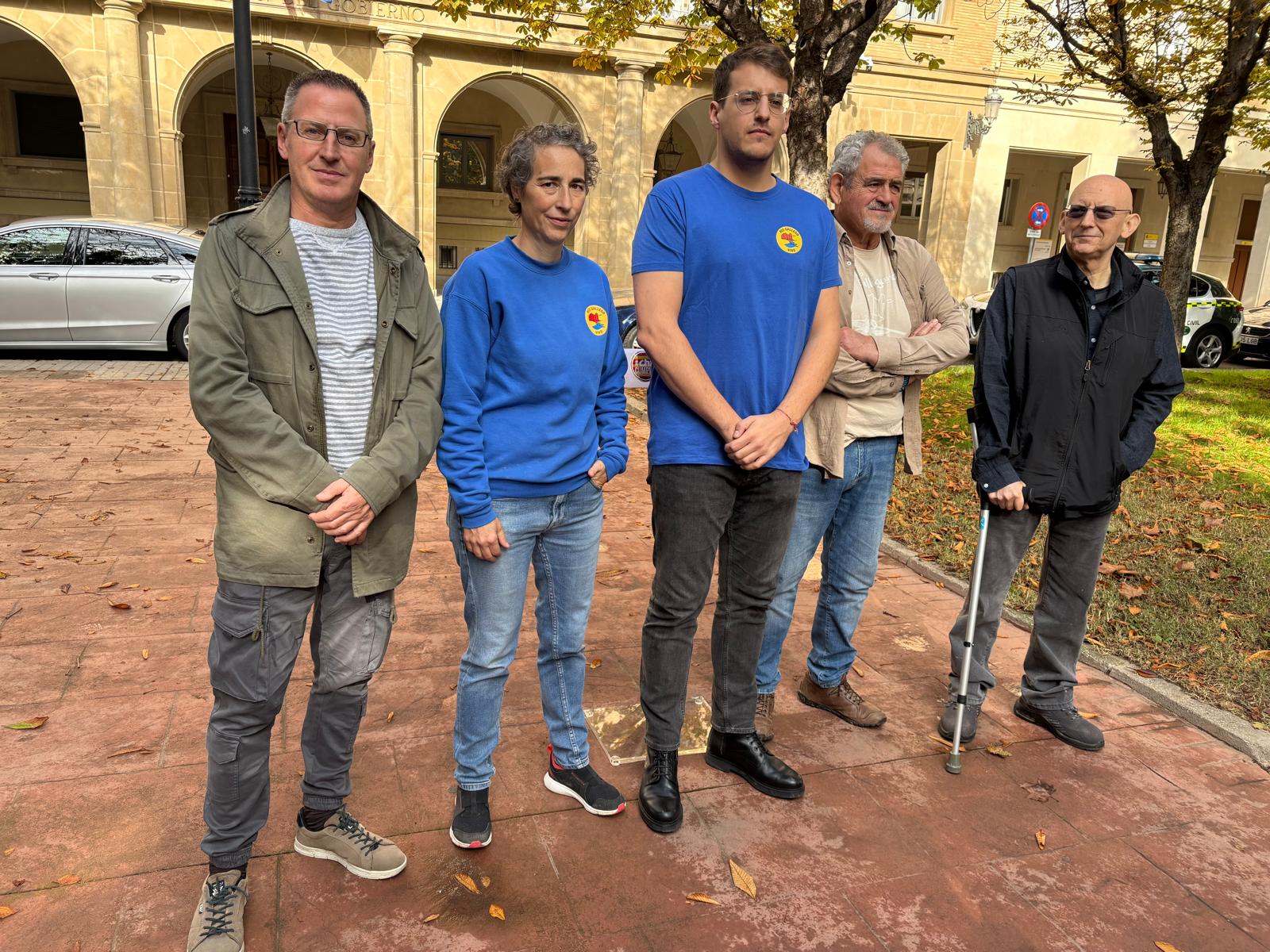 Representantes de CHA tras la presentación de la Proposición no de ley pidiendo el descarte político de Biscarrués