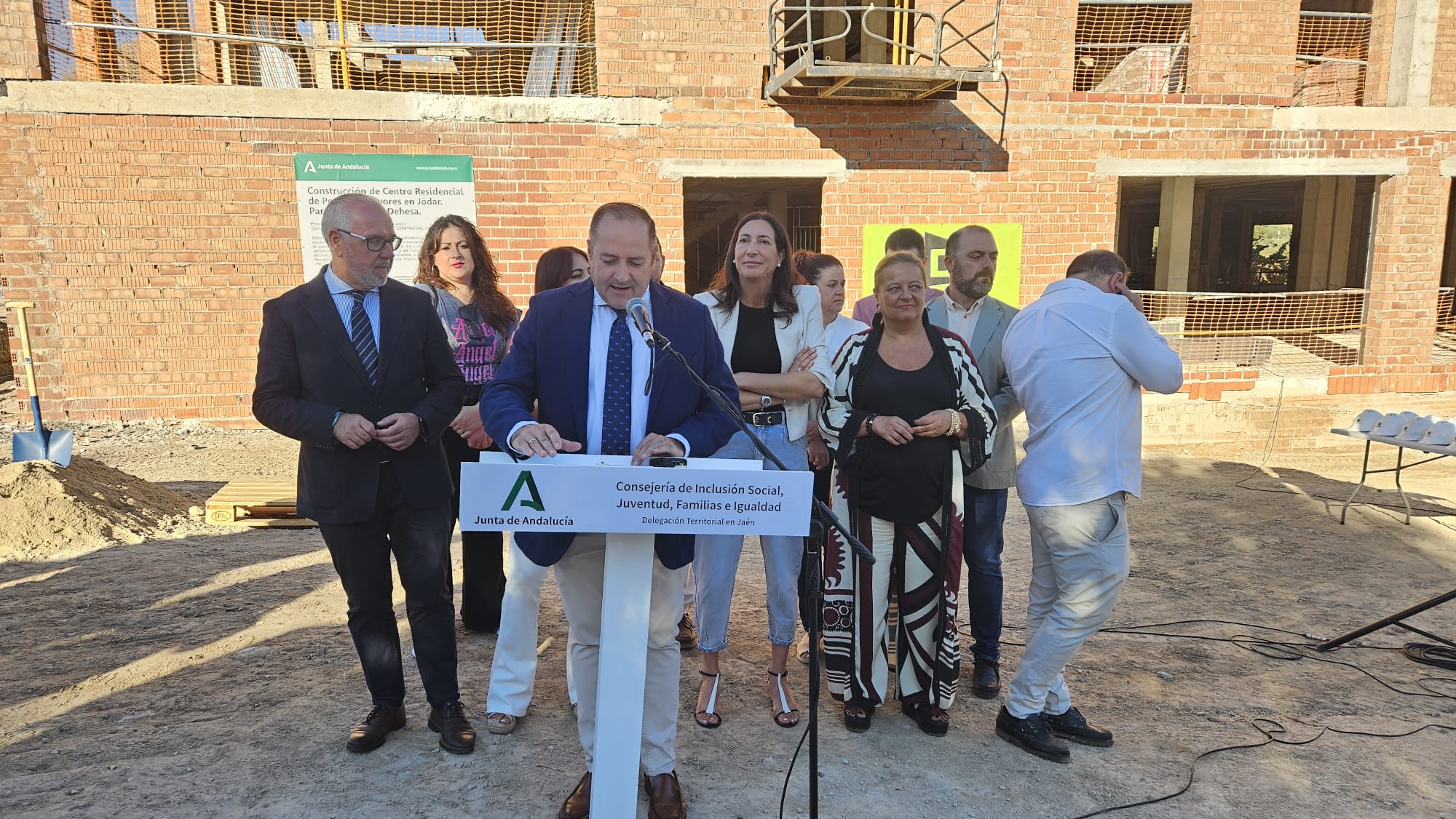 Intervención del primer teniente de alcalde, ante representantes de la Junta y concejales