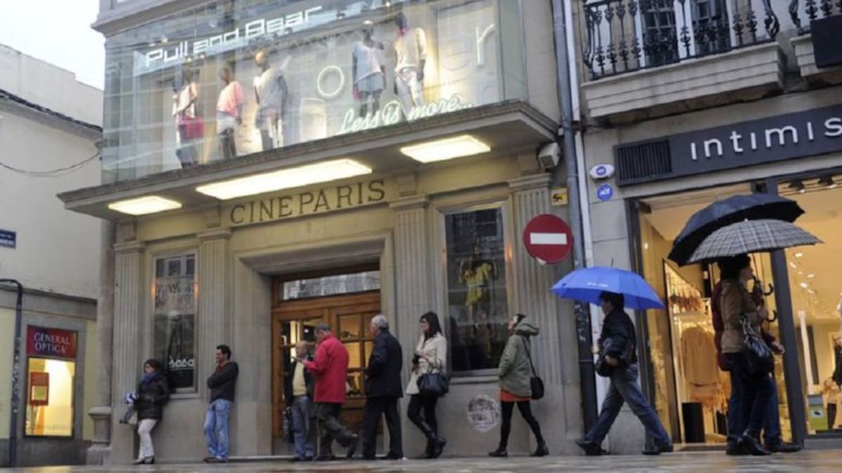 Inditex cerrará en breve el Pull&Bear del Cine París y el Massimo Dutti de Cuatro Caminos en A Coruña