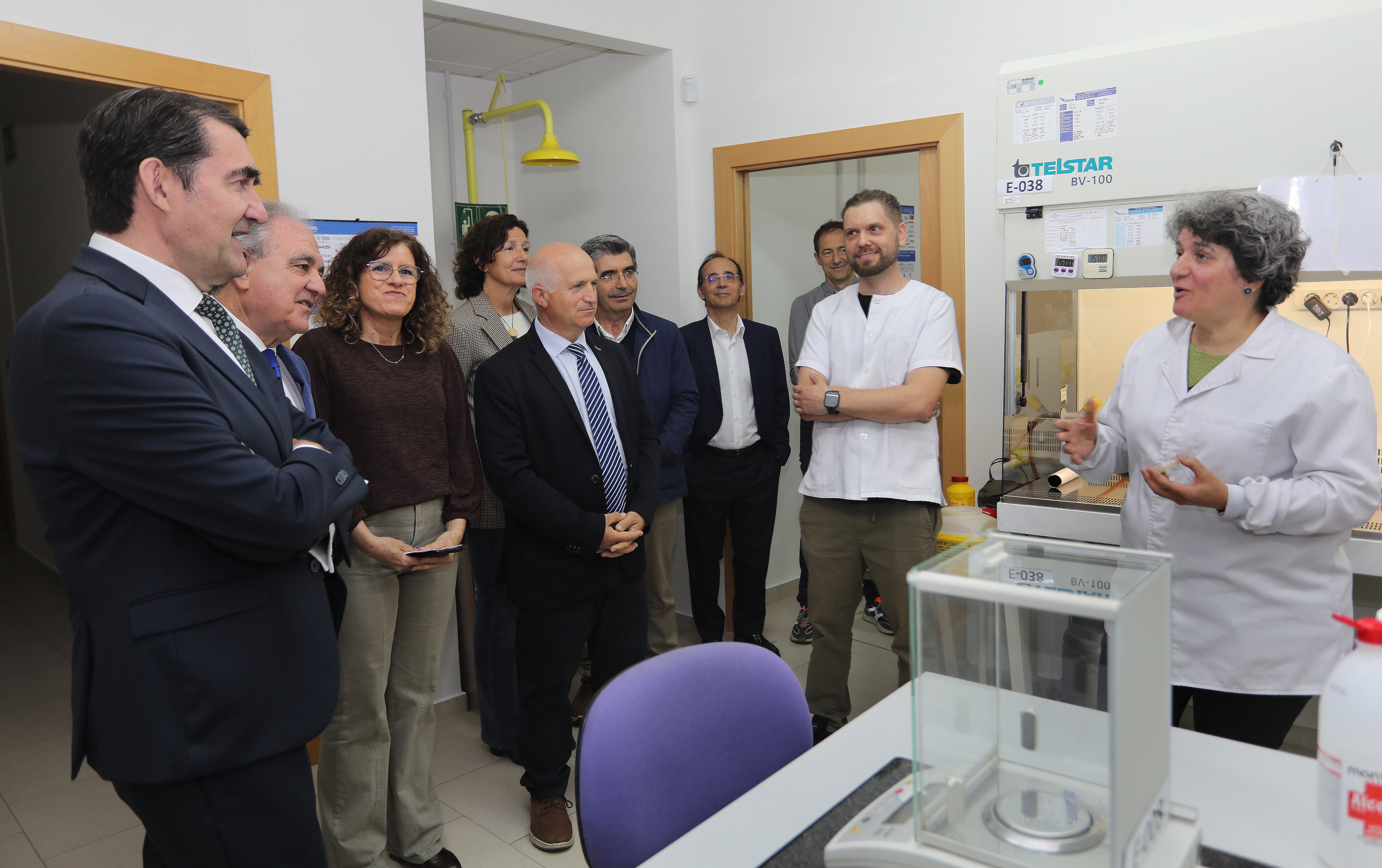 El consejero de Medio Ambiente, Vivienda y Ordenación del Territorio en funciones, Juan Carlos Suárez-Quiñones, visita el Centro de Sanidad Forestal  Calabazanos