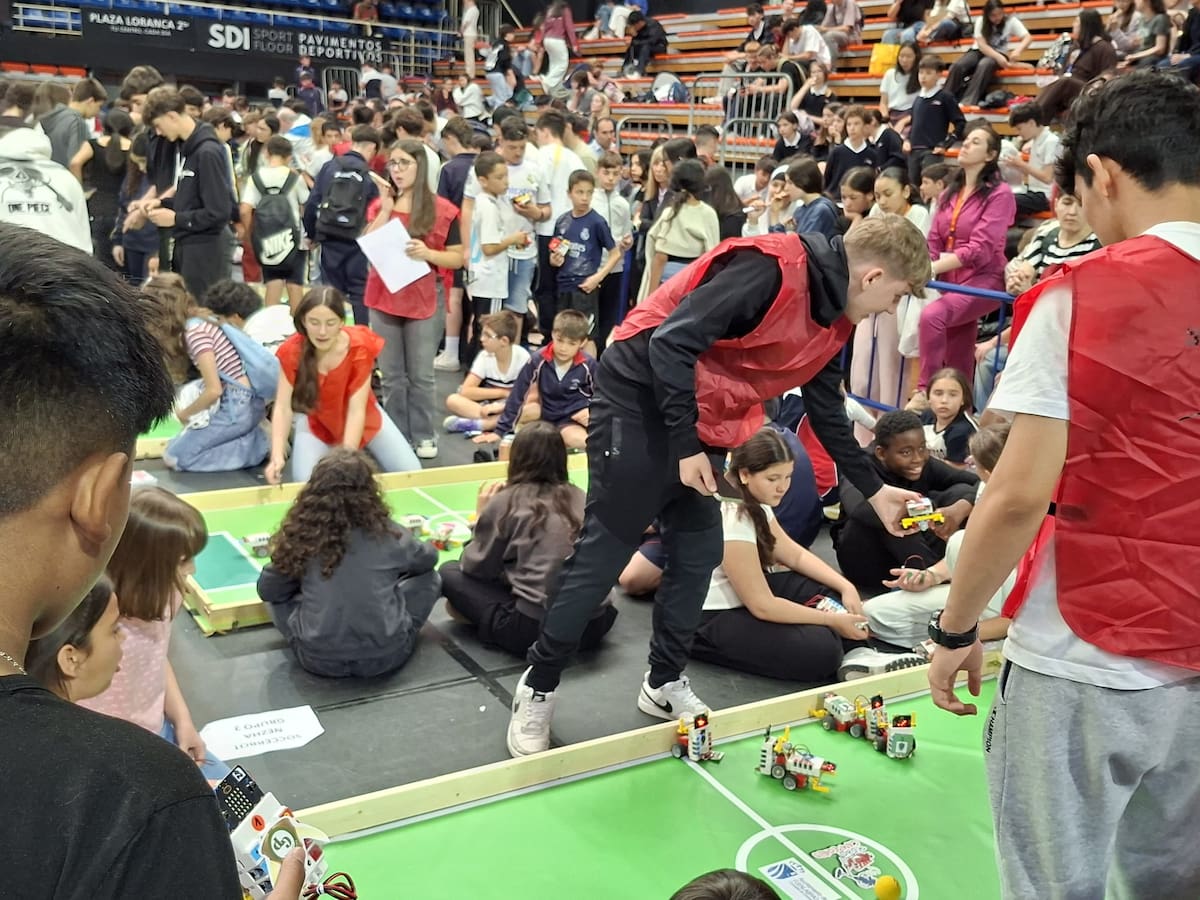 Robocampeones, la mayor competición escolar de robots de España reúne a 3.000 alumnos en Fuenlabrada