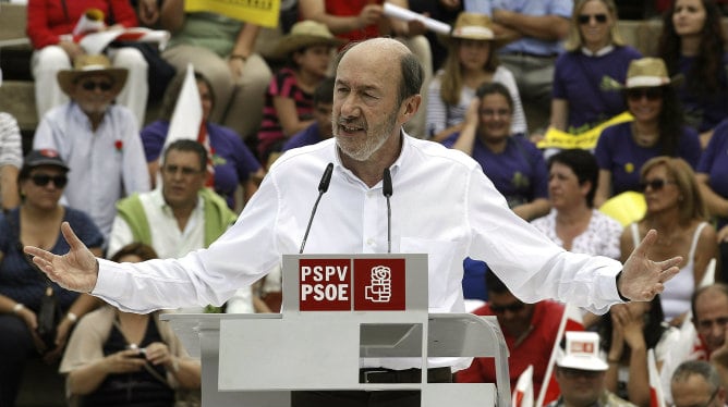 El secretario general del PSOE, Alfredo Pérez Rubalcaba,durante su intervención en la &#039;Fiesta de la rosa&#039;