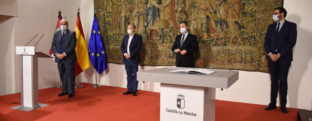 Firma del acuerdo por la reconstrucción de Castilla La Mancha