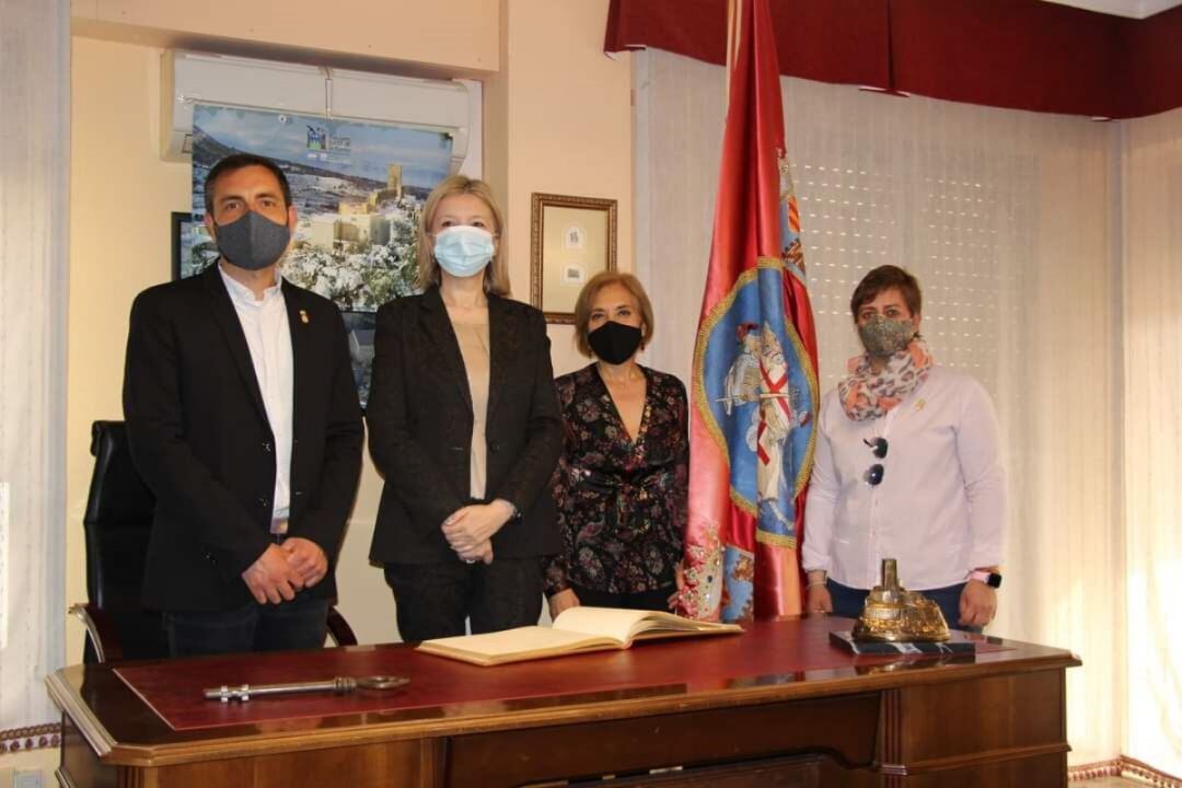 Visita de la embajadora de Bosnia a Banyeres de Mariola