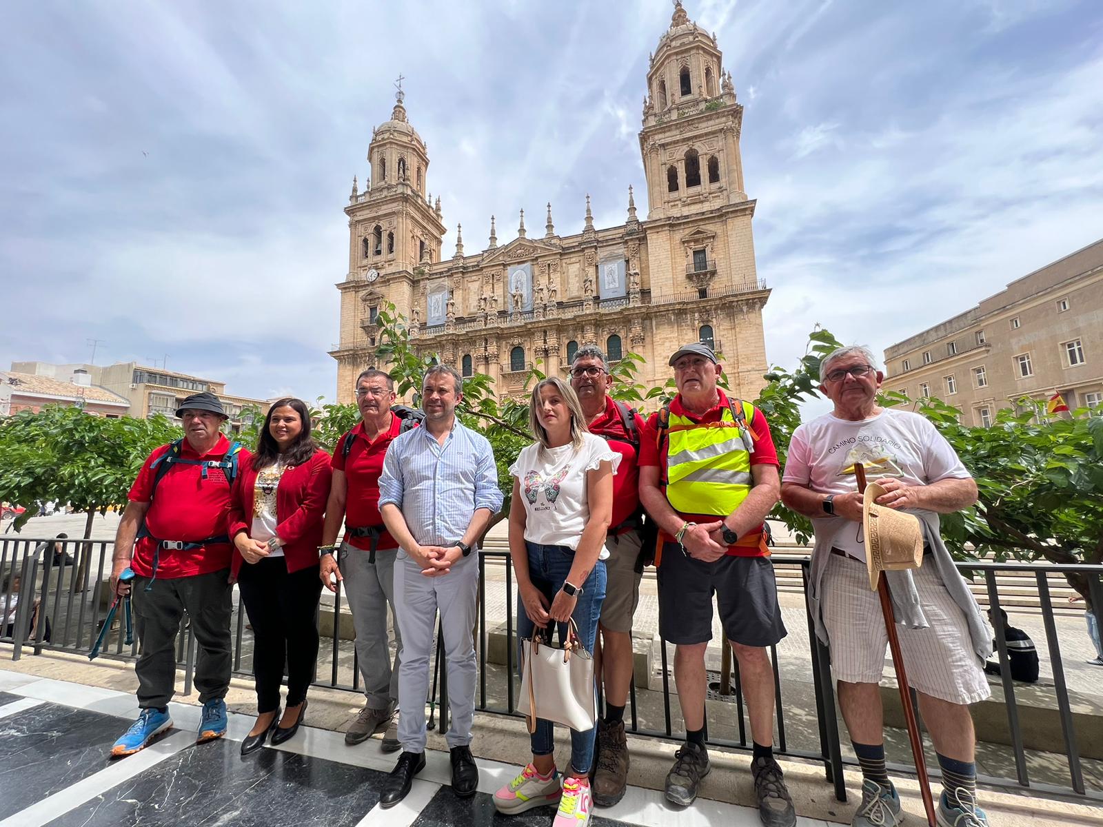 Integrantes del proyecto Camino Solidario a su llegada al Ayuntamiento de Jaén.