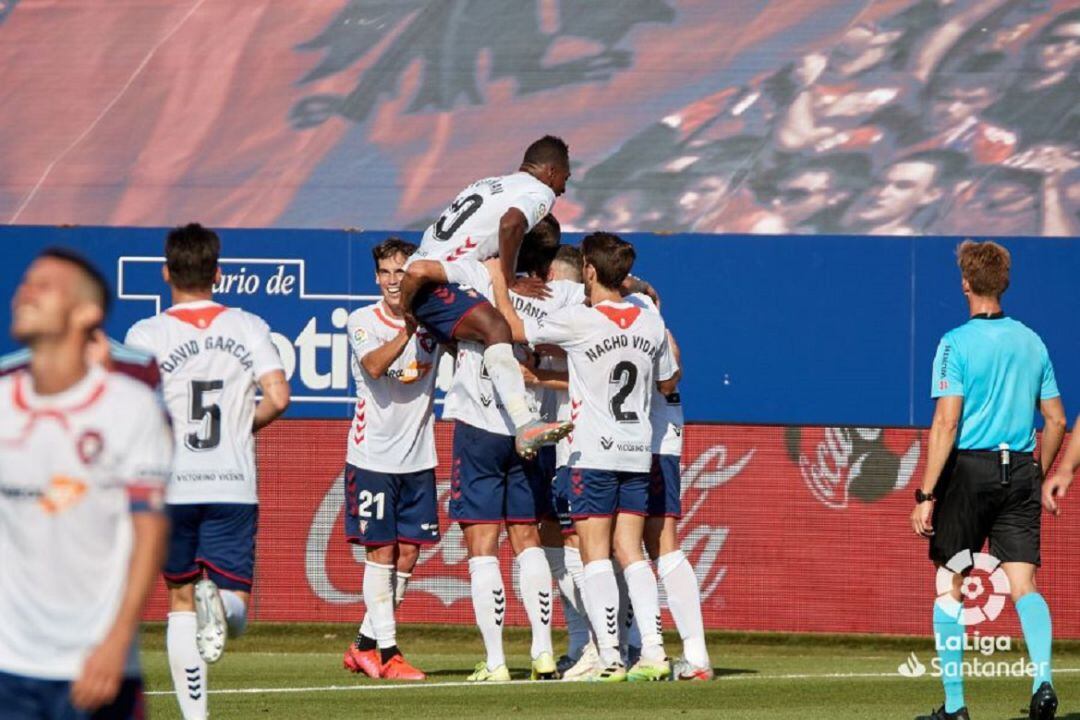 Osasuna celebra una nueva victoria en el Sadar con el gol de Arnaiz para la remontada ante el Celta 