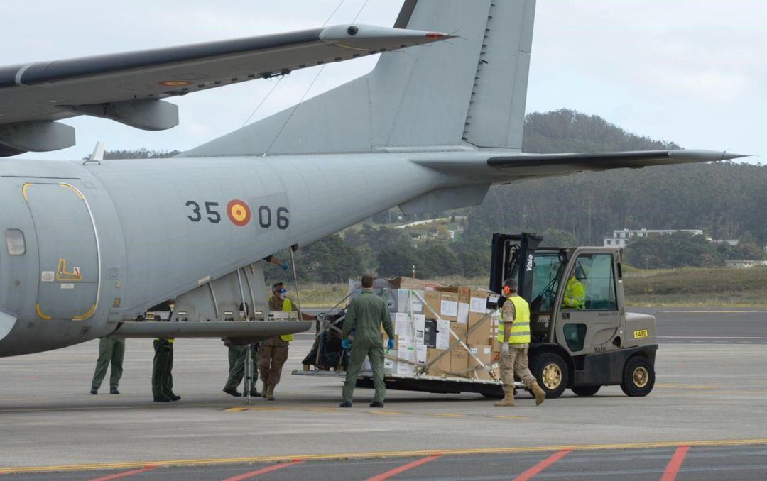 Avión militar con material sanitario para Canarias