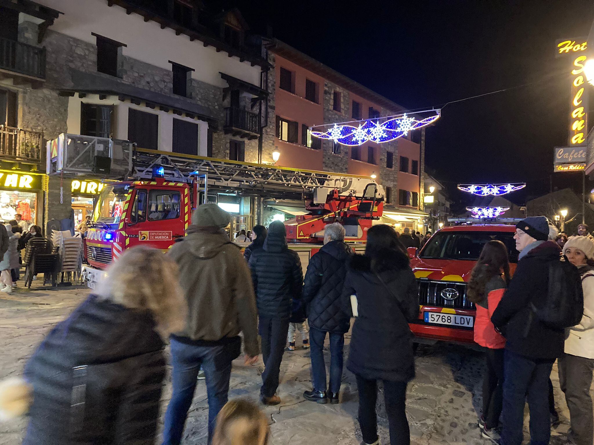 Expectación en el centro mismo de Benasque debido al incendio