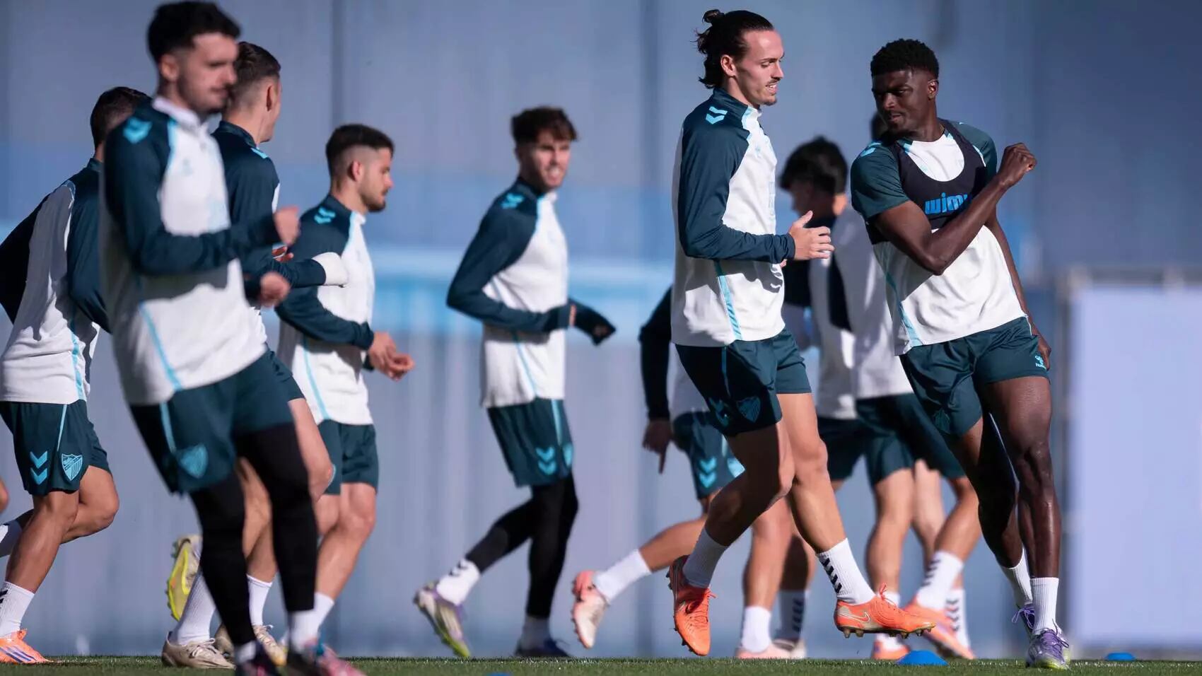 El defensa del Málaga Moussa Diarra, volvió a los entrenamientos después de muchos meses lesionados