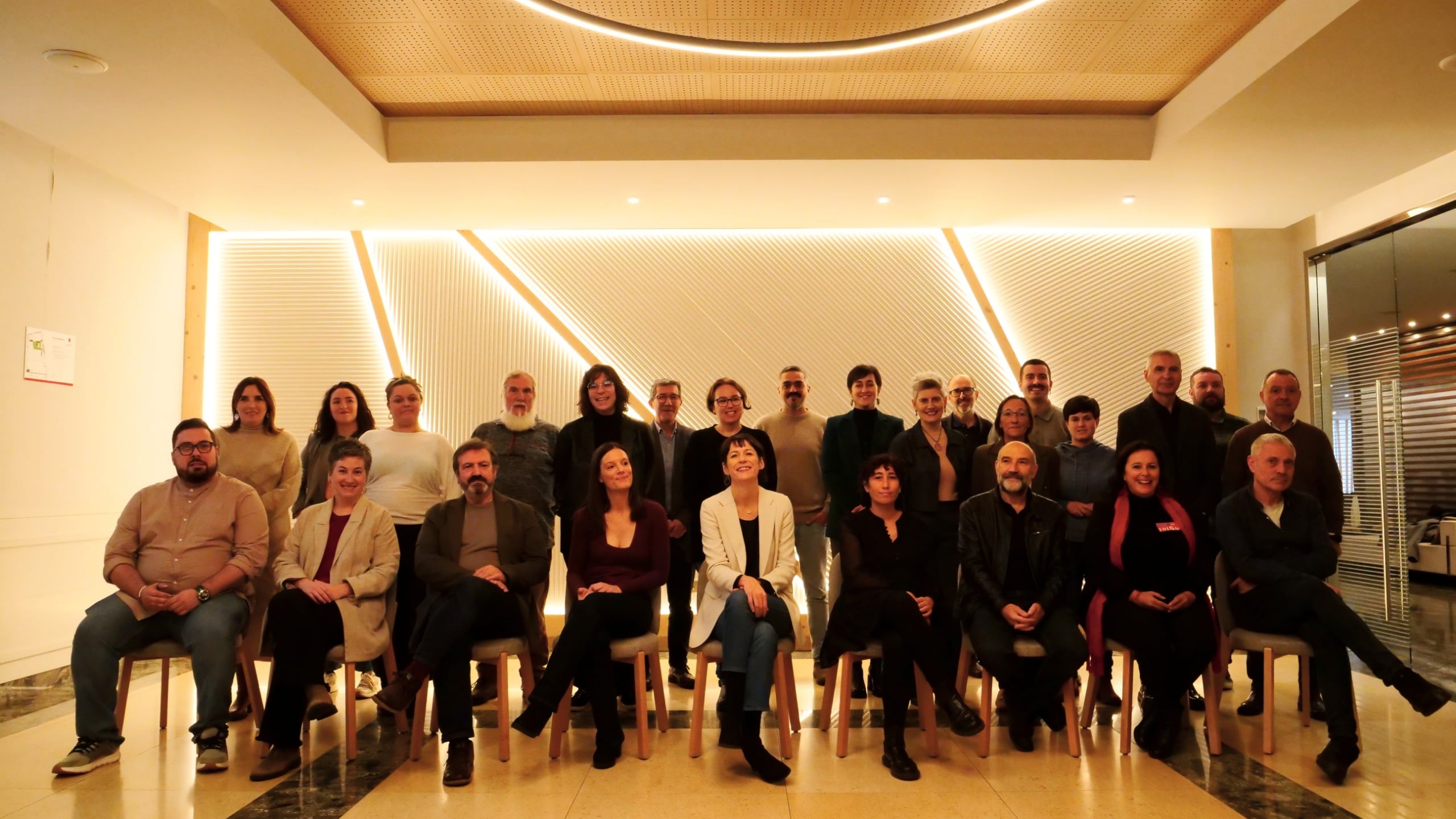 Ana Pontón posa con los miembros de su candidatura, con la que se presenta a la XVIII Asamblea Nacional del BNG