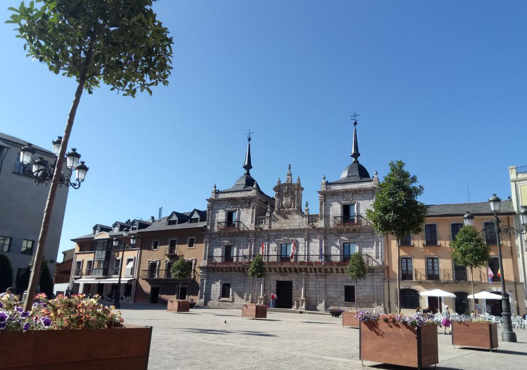 Vista exterior del Ayuntamiento de Ponferrada