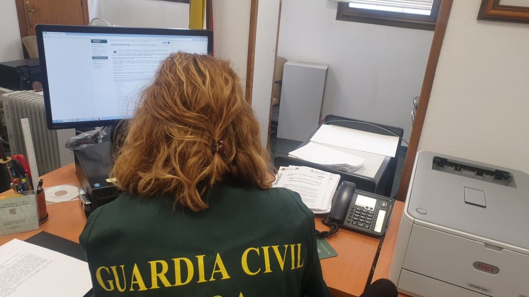 La Guardia Civil recomienda desconfiar si se recibe un correo de un proveedor comunicando el cambio de cuenta corriente.