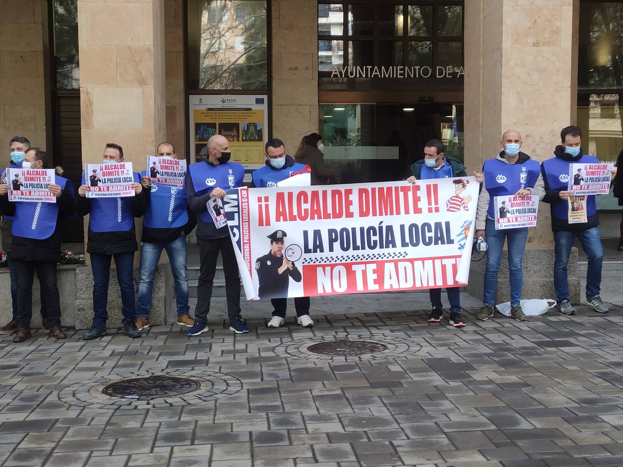 Protesta del sindicato de la Polícia Local a las puertas del Ayuntamiento de Albacete