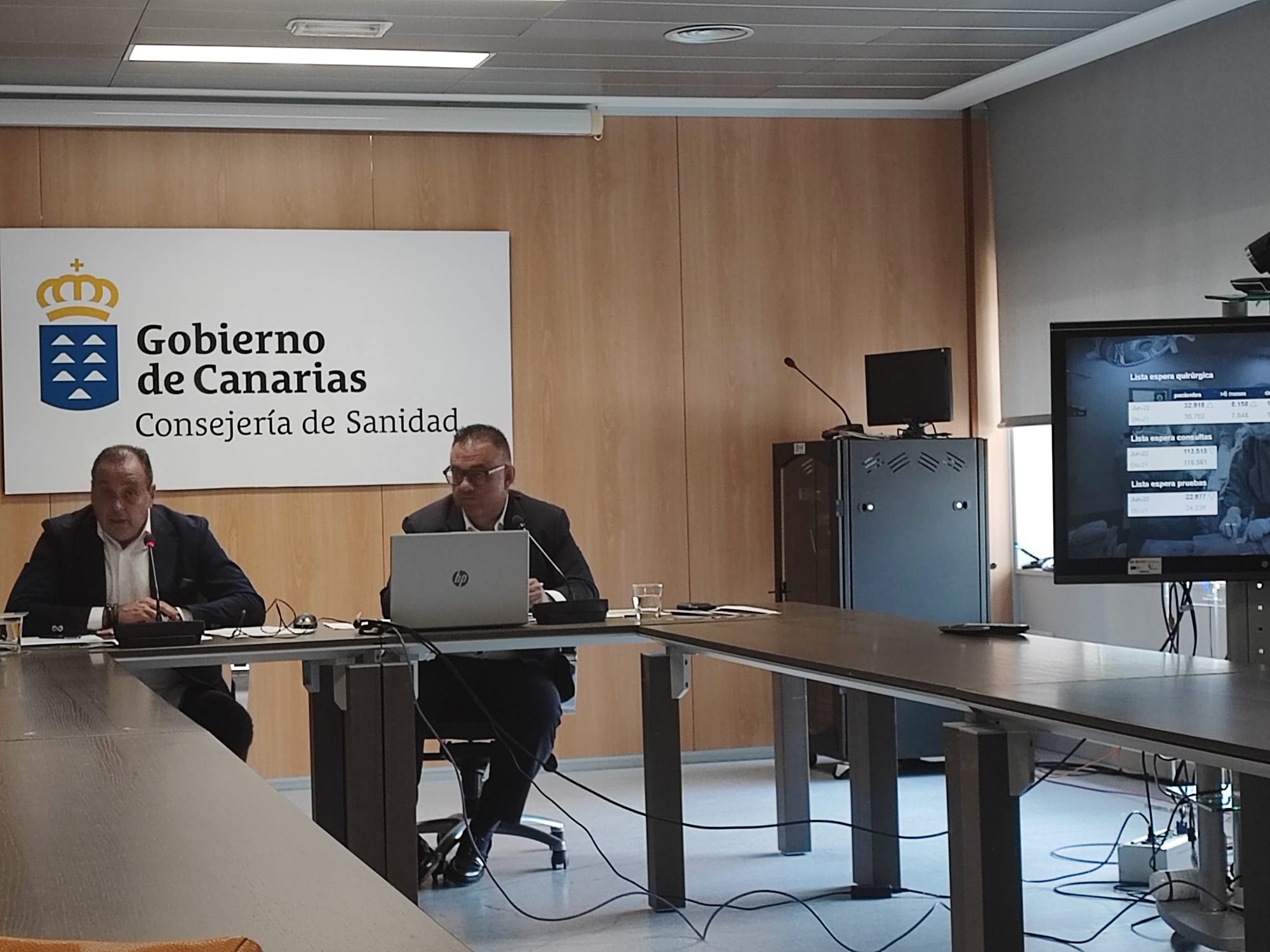 Consejero Sanidad Gobierno Canarias, Blas Trujillo y director del Servicio Canario de Salud, Conrado Domínguez