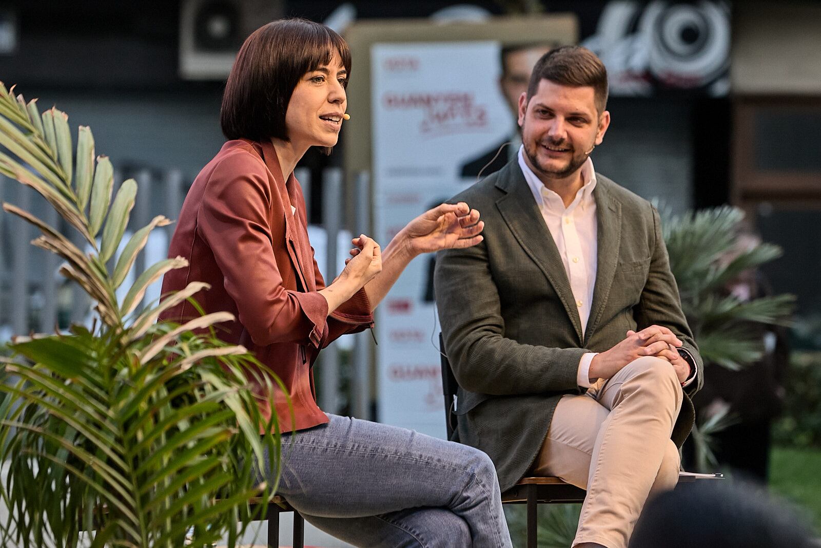 Diana Morant y José Manuel Prieto en un acto de campaña en Gandia.
