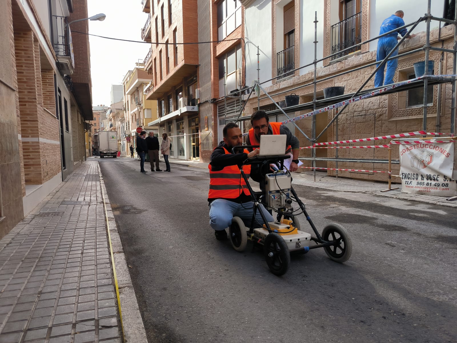 Trabajos de los técnicos con el georrádar