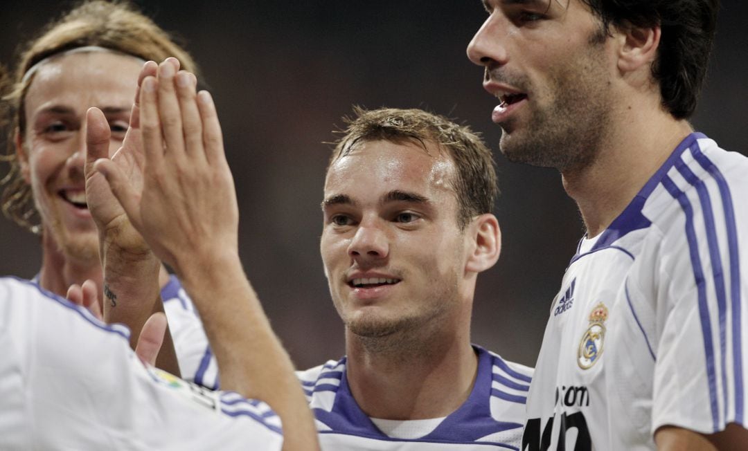 Sneijder, con Guti y Van Nistelrooy en el Real Madrid.