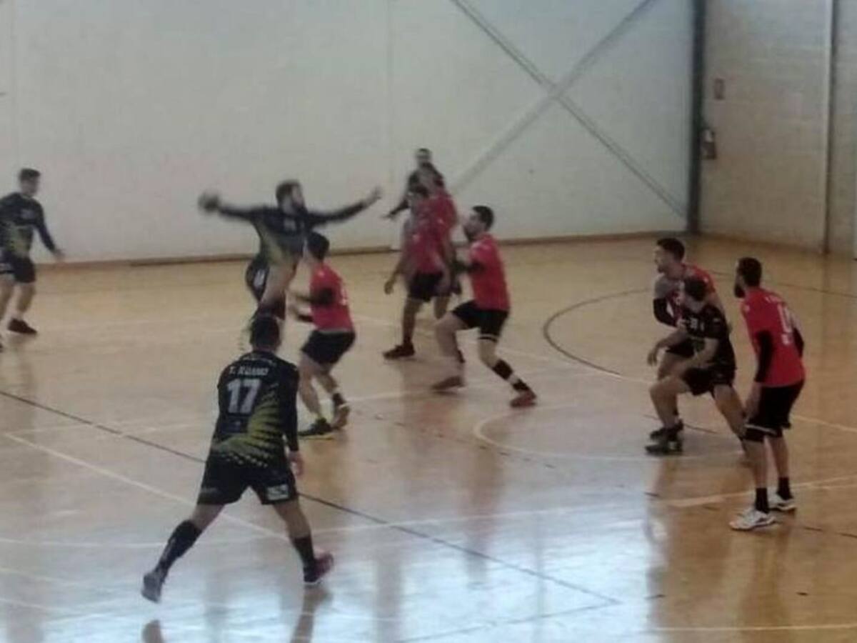 El Elda - C.E.E. vuelve a saborear la victoria (29-32)