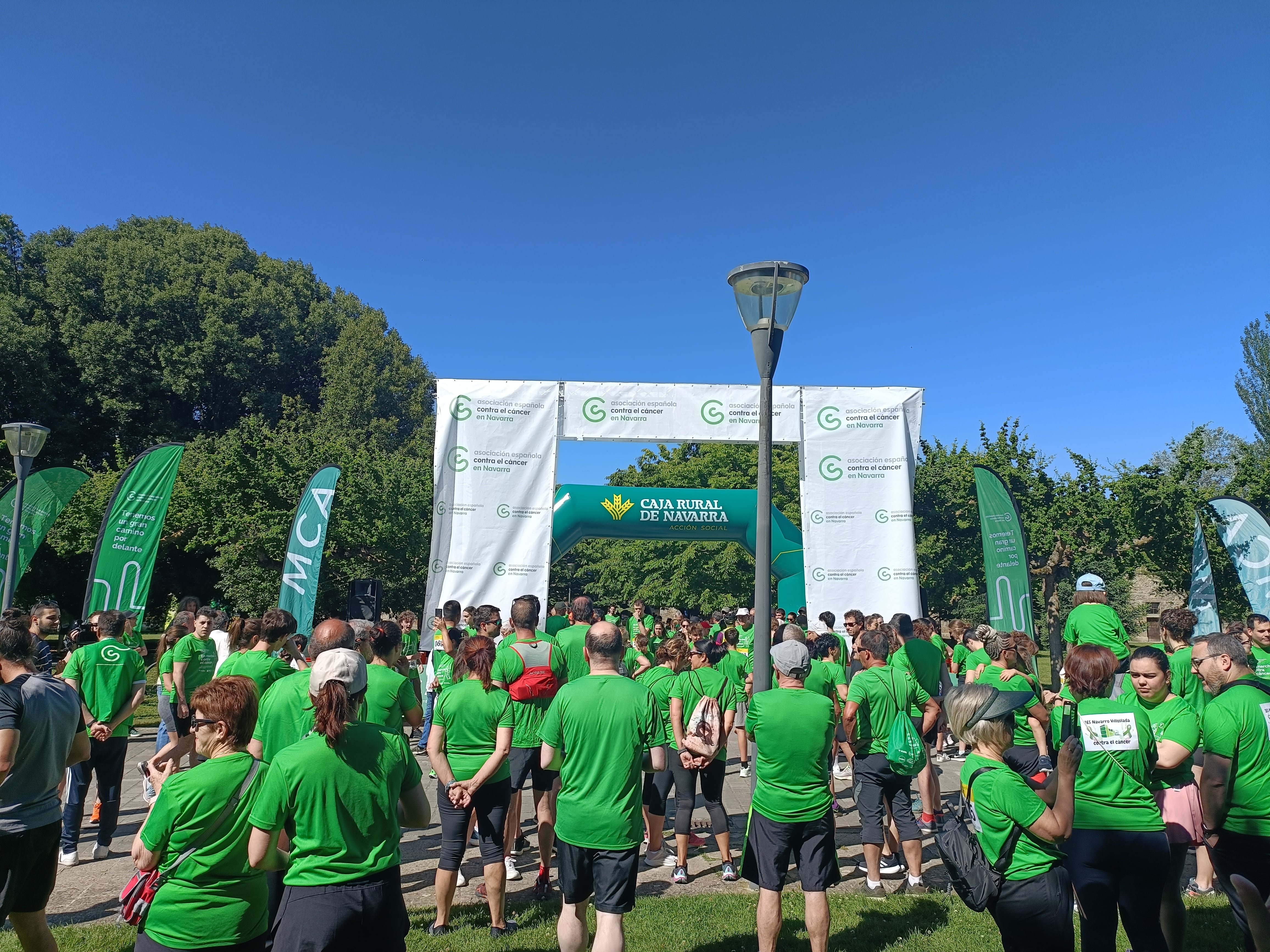 Más de 2.500 personas han participado en la X Marcha contra el Cáncer en Pamplona