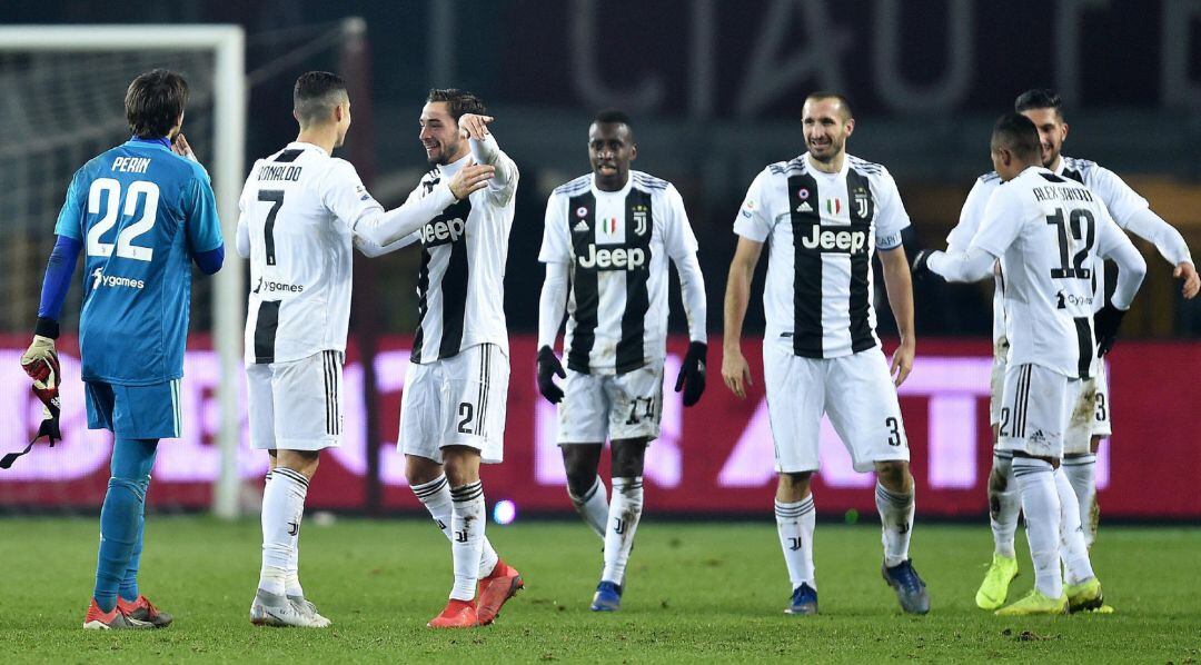 Laos jugadores de la Juventus celebra el triunfo ante el Torino.