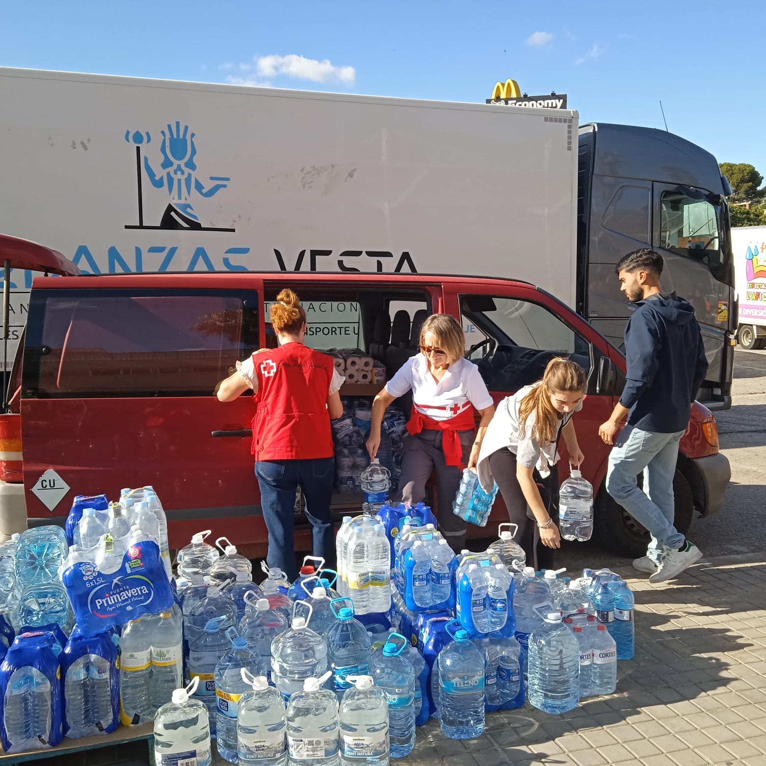 Cruz Roja ha llevado su ayuda a todos los frentes tras la DANA.