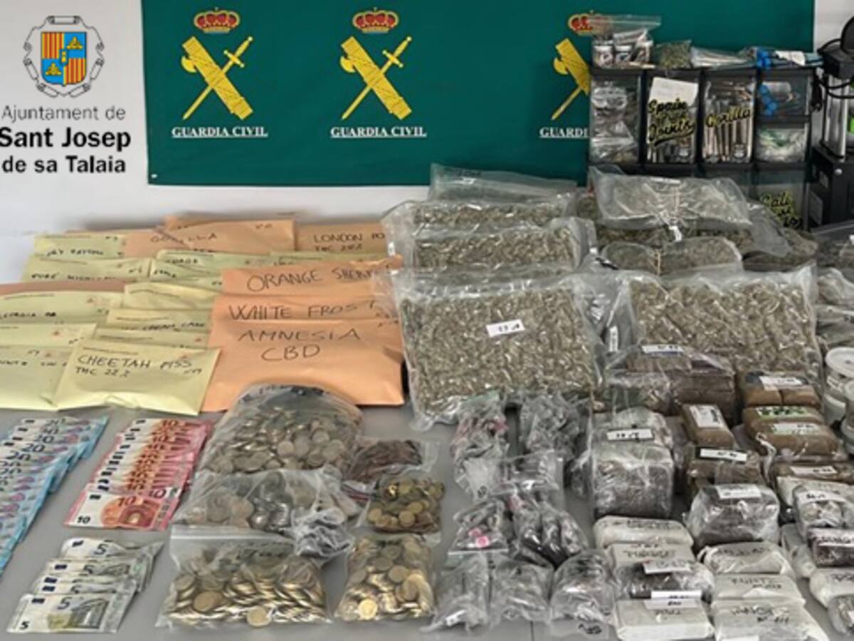 Cierran un club cannábico de Ibiza que vendía hachís y marihuana y detienen a sus tres responsables