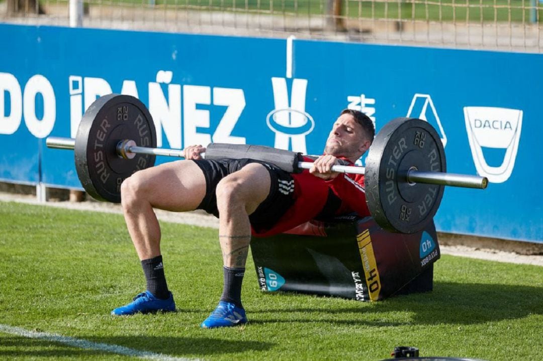 Calleri en la sesión de entrenamiento en Tajonar de esta mañana tras 3 días de fiesta por el parón liguero 