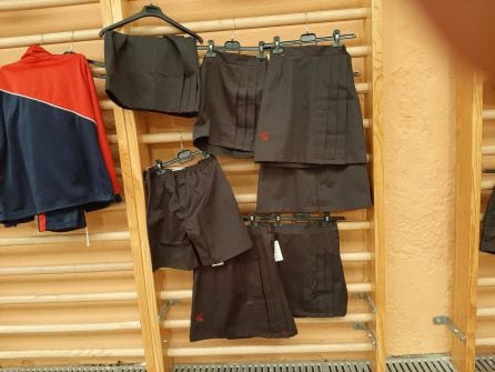 Imagen de la nueva falda-pantalón incluida en la uniformidad del Colegio Santa María de la Hispanidad de Madrid