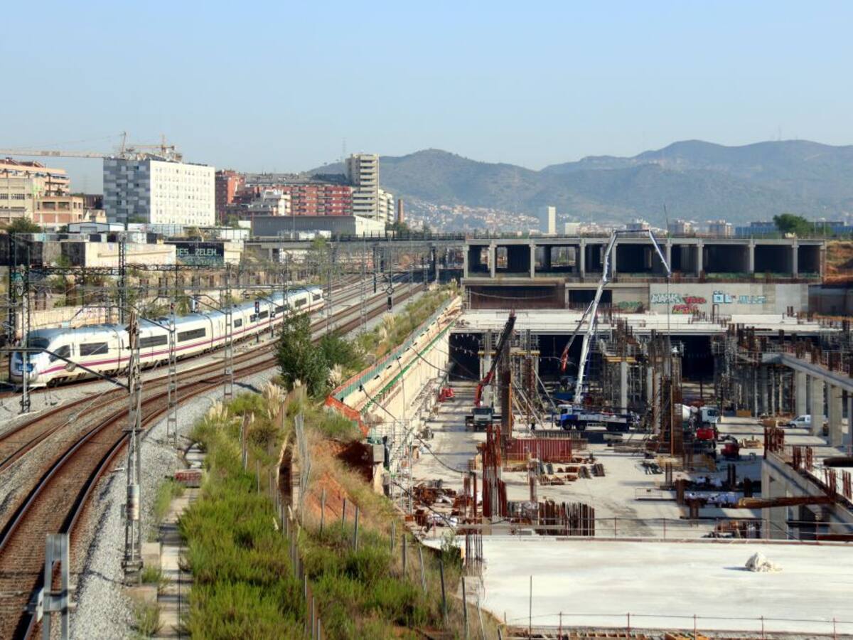 Les administracions reprenen l'obra pública