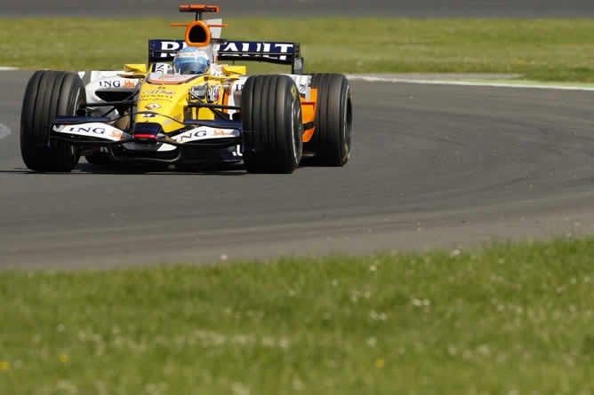 Alonso, en un bólido de Renault en la pasada temporada