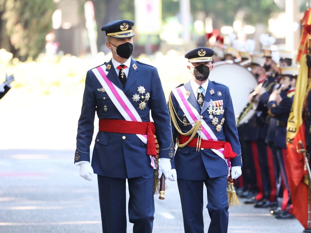 El Rey Felipe VI durante el pasado desfile de las Fuerzas Armadas