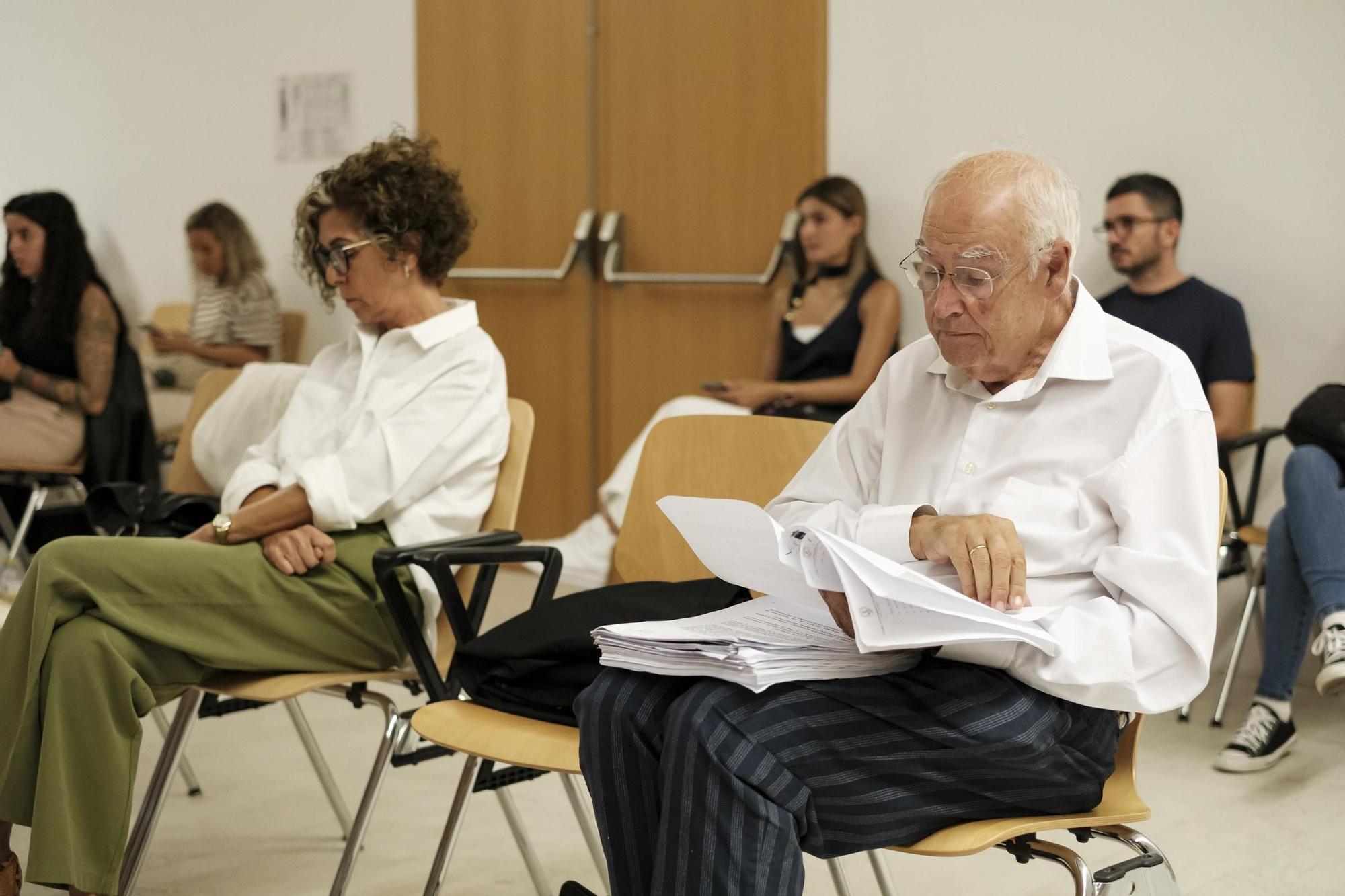 María Isabel Déniz y Felipe Fernández Camero, en el banquillo de los acusados.