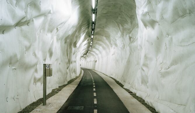 La apertura del bidegorri Amara-Ibaeta, que discurre por el antiguo túnel ferroviario de Morlans, se produjo en 2009
