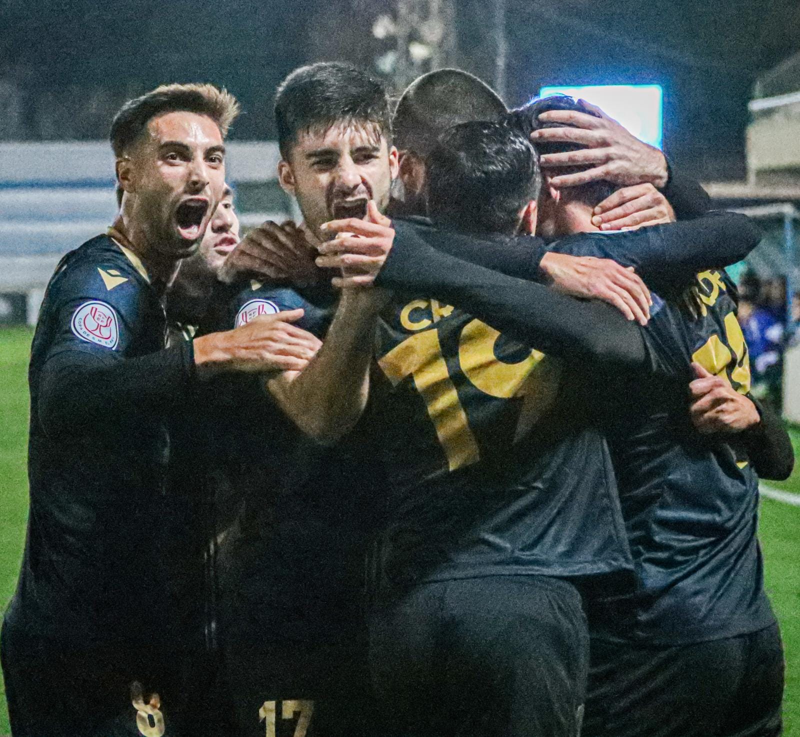 Los jugadores del Intercity celebran el gol de Solde, frente al Mirandés