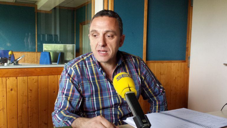 El nuevo secretario general de UGT Cantabria, Mariano Carmona, en el estudio de la Ventana de Cantabria