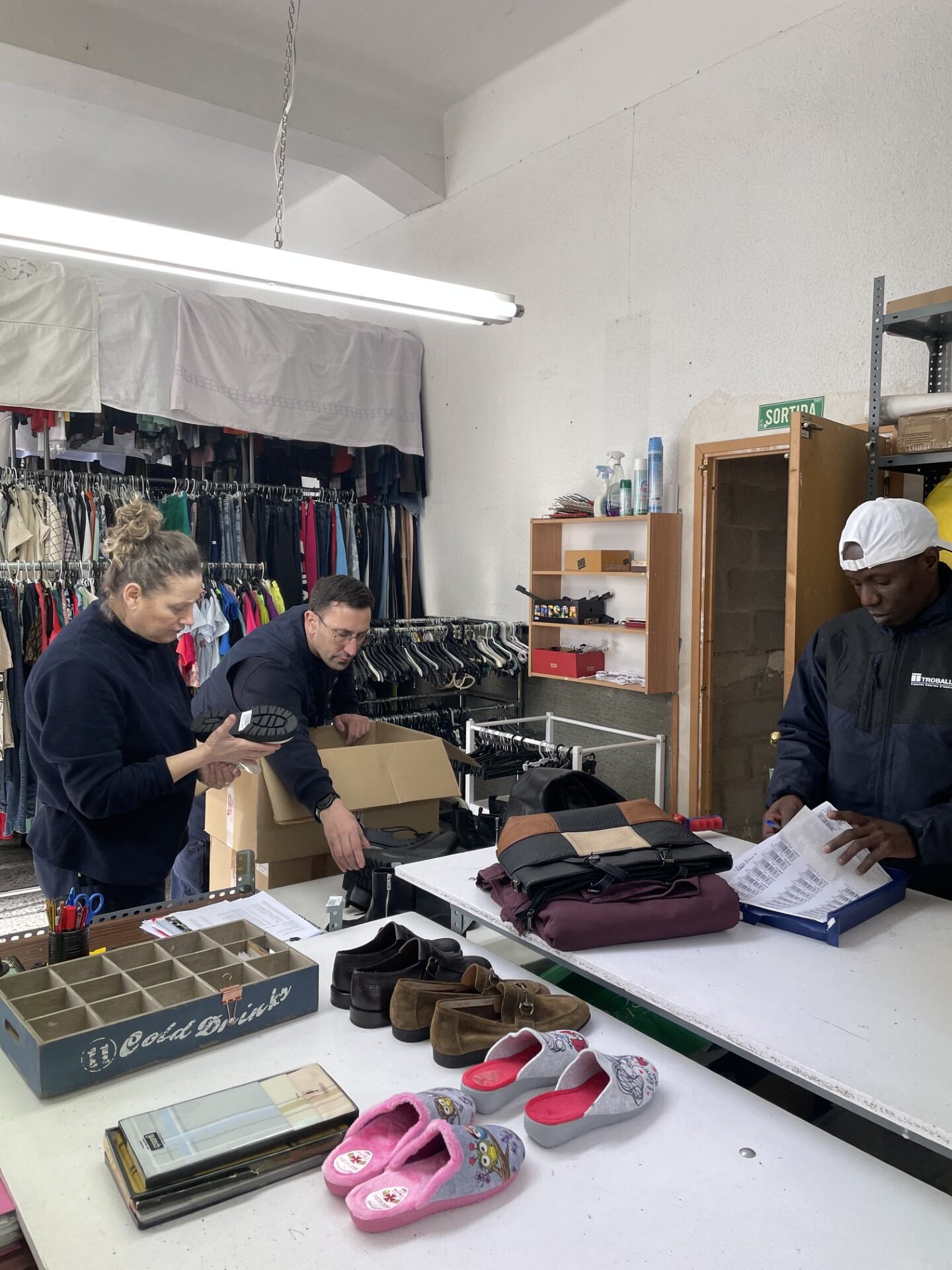 Troballes recull més de 785 tones de roba el 2025, un 8,3% més que al 2024, segons dades de l'entitat, vinculada a Càritas.