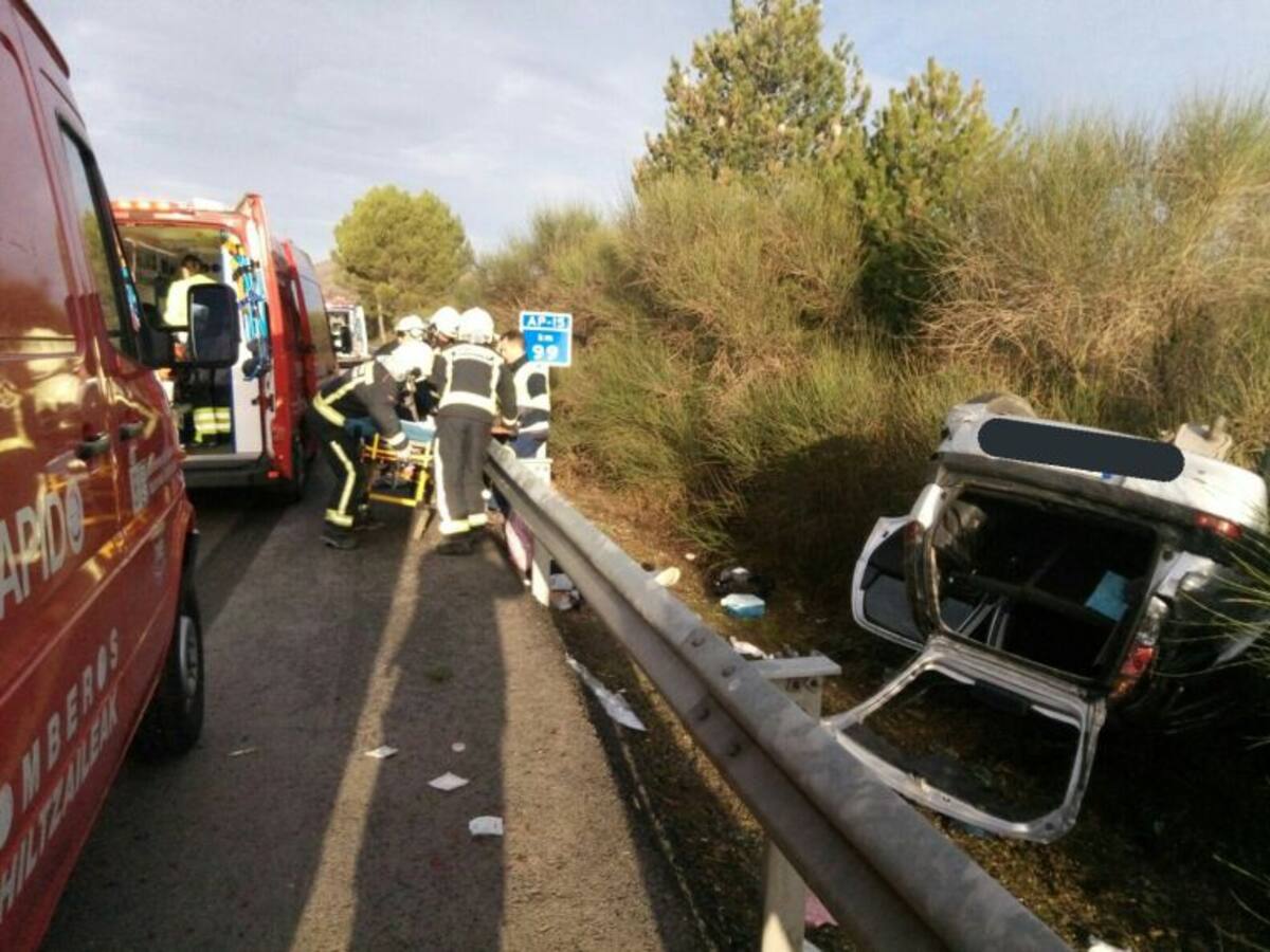 Cinco personas heridas en un grave accidente de tráfico ocurrido en la AP 15