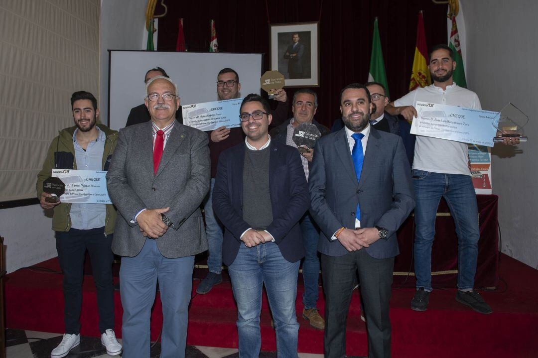 Foto de familia con los premiados