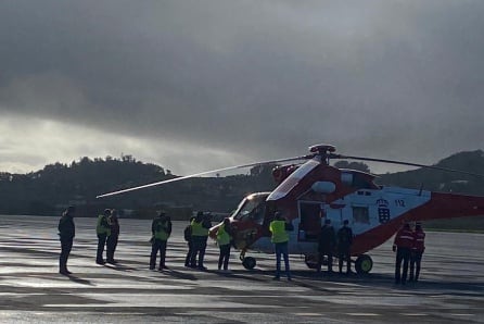 Los tres helicópteros dispuestos por el Gobierno de Canarias han despegado desde el Aeropuerto Tenerife Norte con las dosis 270 dosis de vacunas que este domingo han sido distribuídas por el resto del Archipiélago