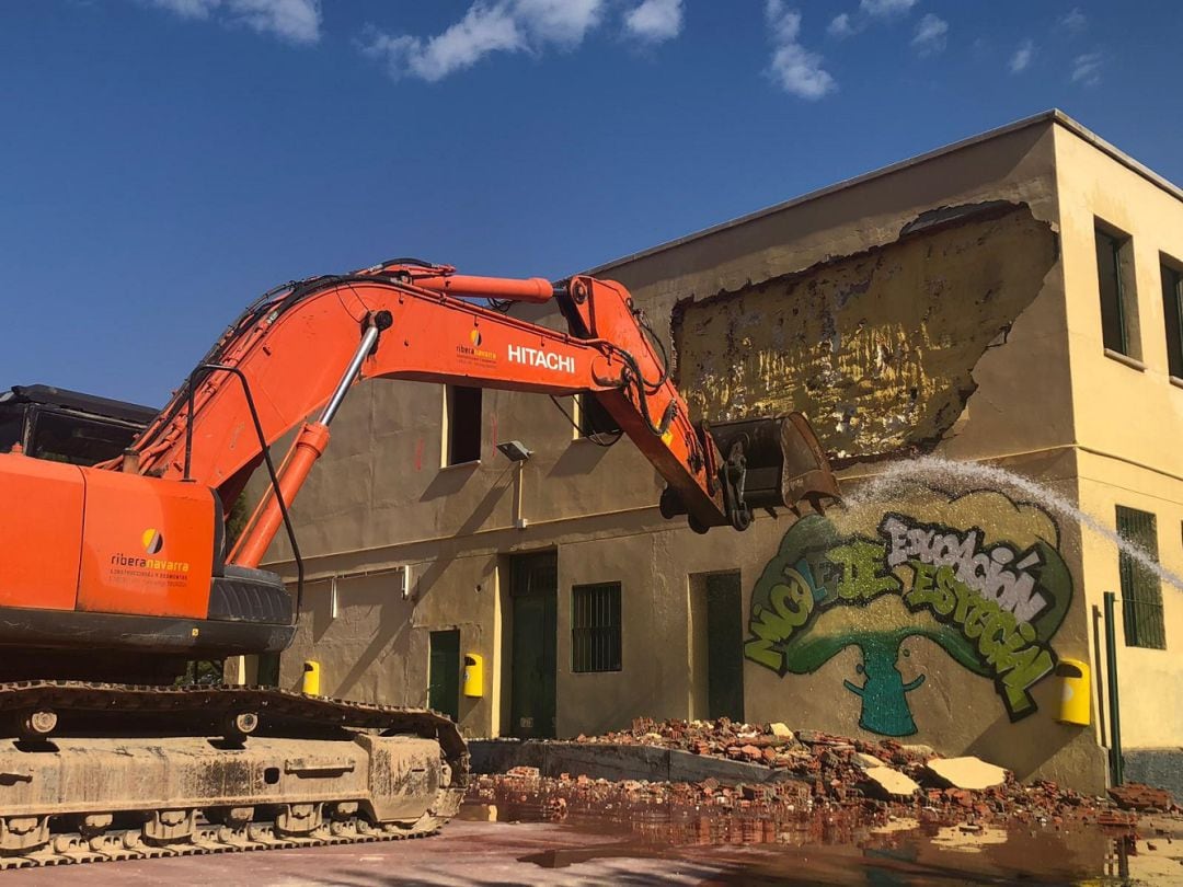 Demolición de parte del antiguo edificio del colegio de ATADES San Martín de Porres.